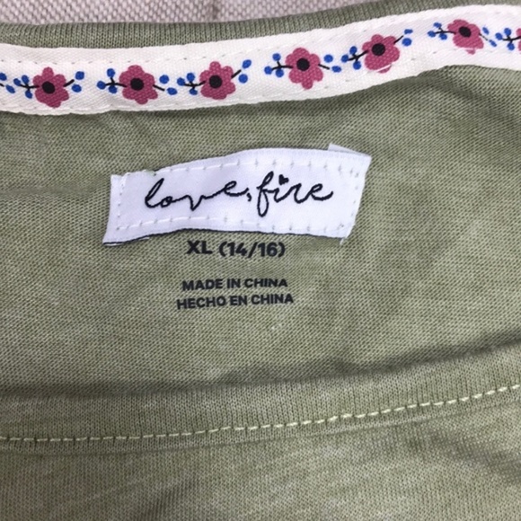 Girl's Love, Fire Crochet Peace High/low Tee - Picture 4 of 4